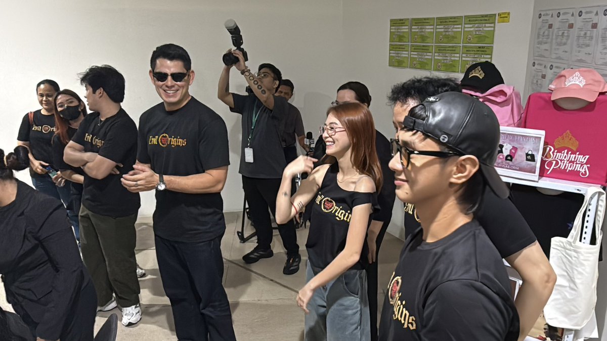mjfelipe's tweet image. LOOK: Richard Gutierrez, Fyang Smith and JM Ibarra selling tickets for their MMFF movie 'Shake Rattle and Roll: Evil Origins' here at Gateway Mall 2.