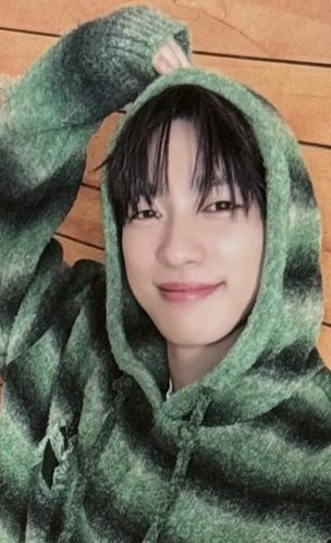 softnyeongie's tweet image. jinyoung is literally the most precious!