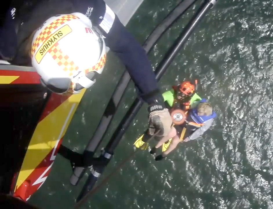 #RESCUE: #Lifesaver30 has had a busy Christmas Day. Tasked to rescue 3 kayakers in Westernport Bay, who luckily were wearing lifejackets. They were winched to safety. After returning, quickly tasked by <a href="/VictoriaPolice/">Victoria Police</a> to a search off Portarlington who were located after a search.