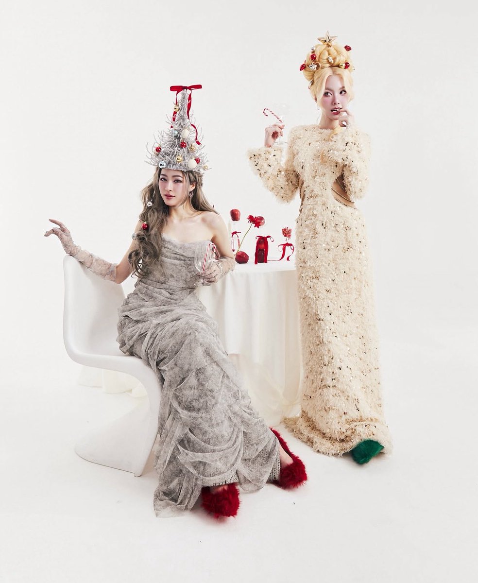 blueorms's tweet image. LINGORM CHRISTMAS SHOOT TOGETHER SO GIRLFRIENDS 😭😭😭