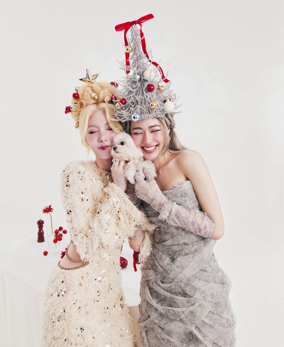 blueorms's tweet image. LINGORM CHRISTMAS SHOOT TOGETHER SO GIRLFRIENDS 😭😭😭