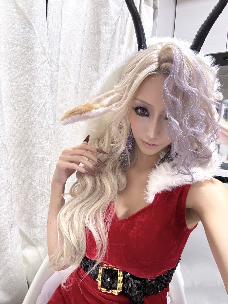 suzukei_55's tweet photo. Merry Christmas! 🎄#Zootopia2 #Gazelle #MerryChristmas #Disney #cosplay #コスプレ https://t.co/ZczMqUTVE0
