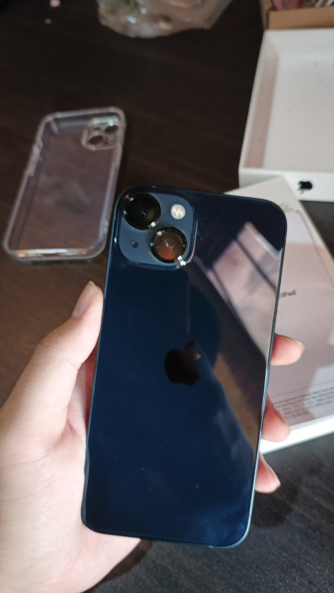hhfizh's tweet photo. @Zmzz68 13 midnight 128gb ibox garansinya masih sampai juni 2026, battery health masih 100%  mulus like new ka siapa tau minat https://t.co/fNldIWyo7j