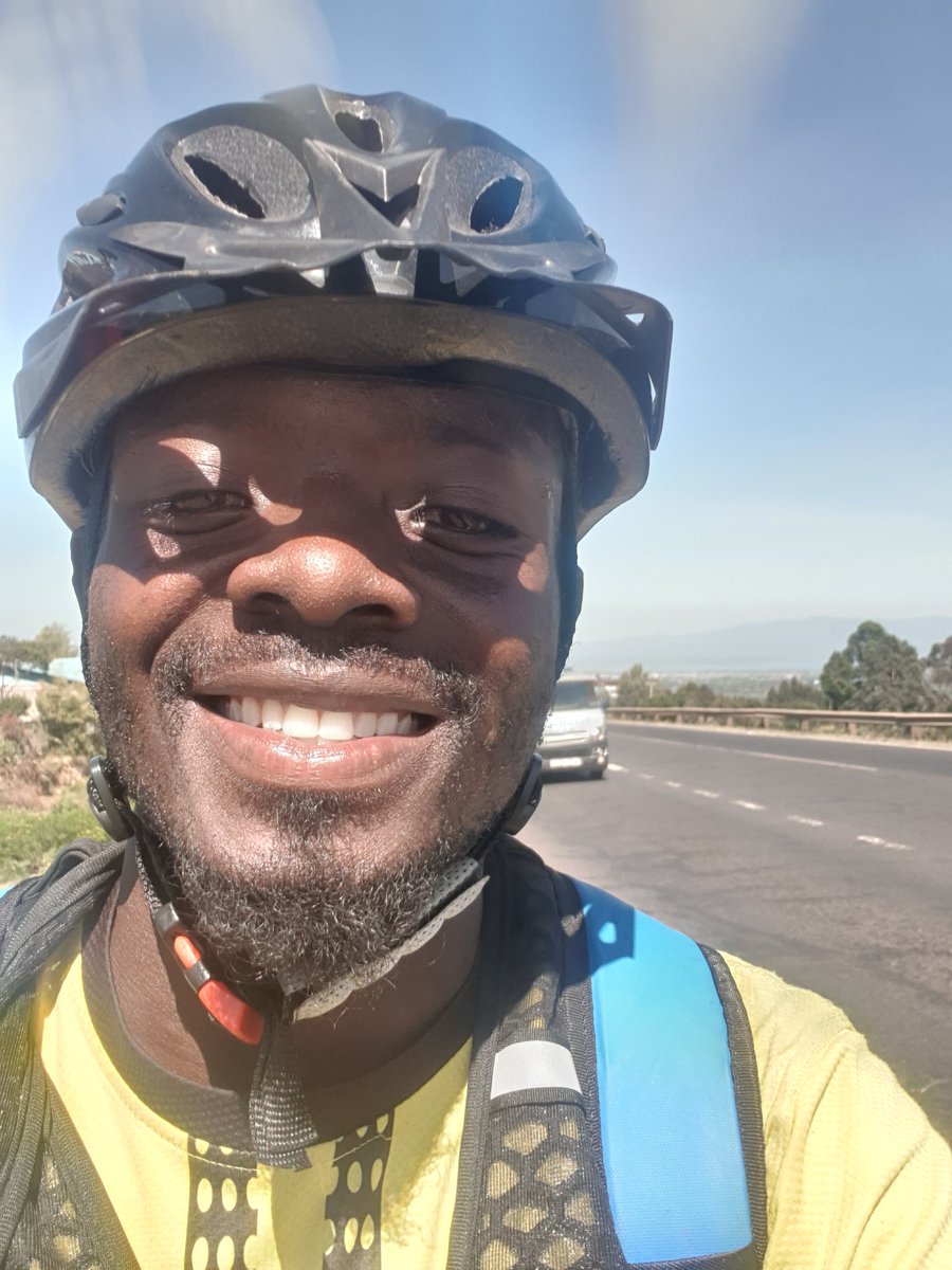 Day 3

Kakamega to Nairobi on a bicycle.

Challenges day🤣

Faulty brakes 
Faulty gear
Puncture

Nimekuwa fundi

Also, Kinungi hill is not a myth