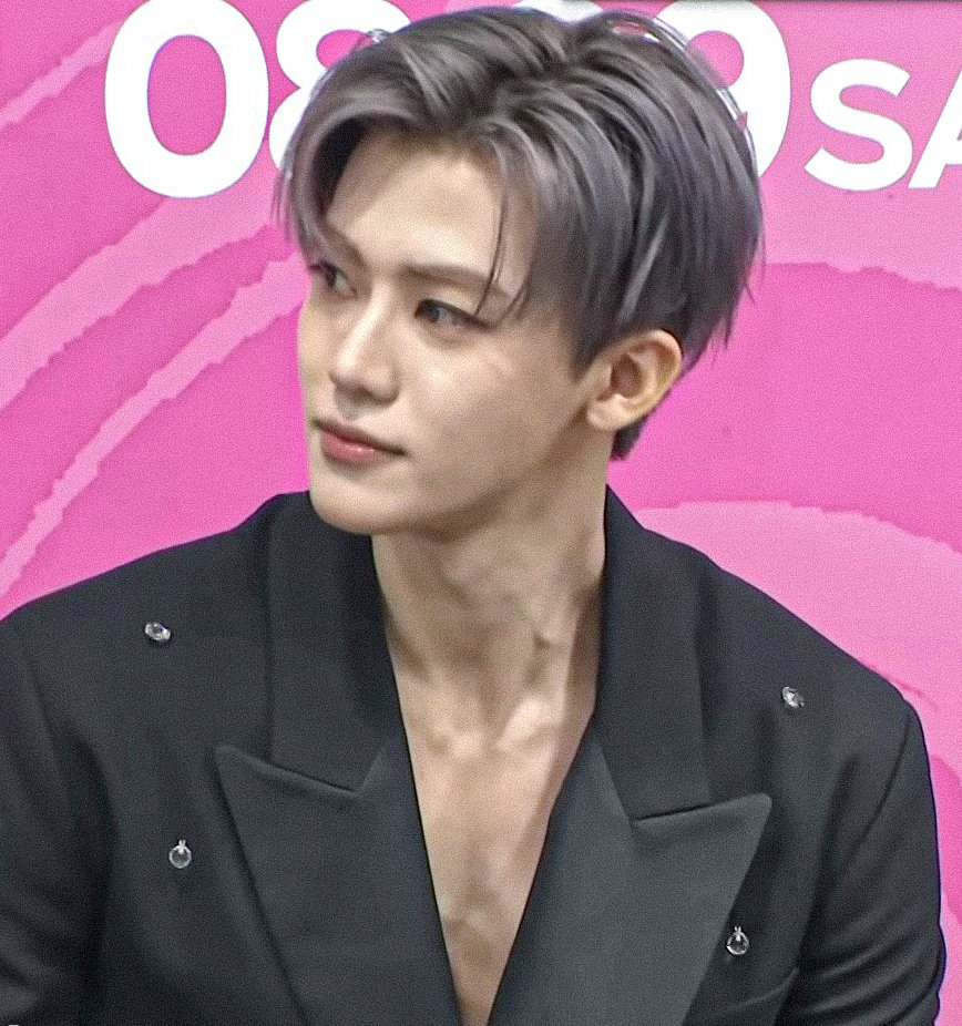 the813Degrees's tweet image. White                                    Black