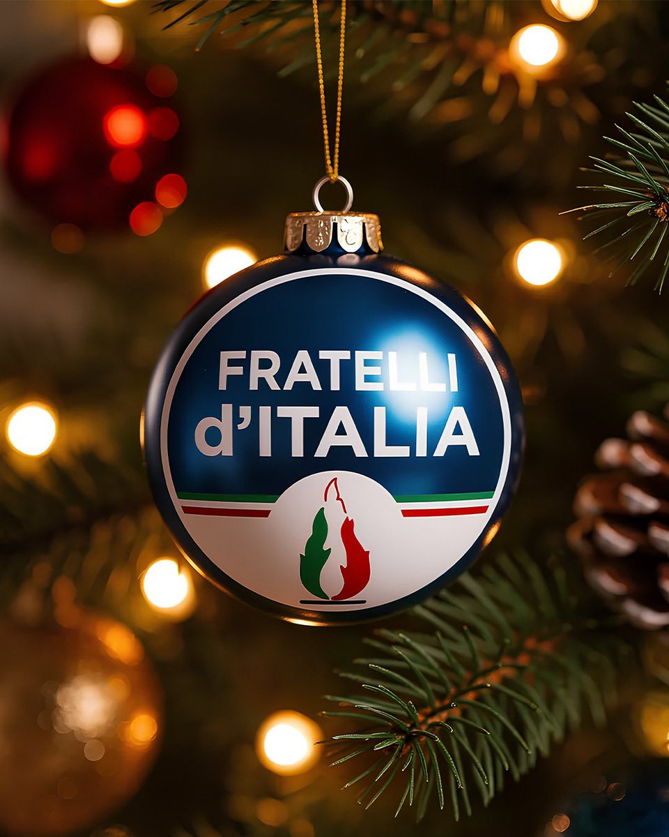 FratellidItalia's tweet photo. Buon Natale, Italia. https://t.co/ptiXuDRMKX
