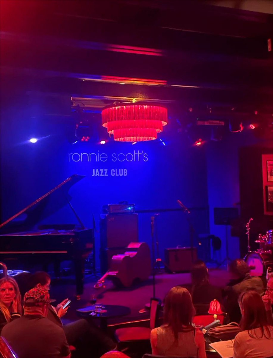 KimberlyHu50723's tweet image. Every jazz performance feels like a deep interpretation of life. Let’s relax and embrace new opportunities in this ocean of music and drinks. #NightReflections #InvestInLife