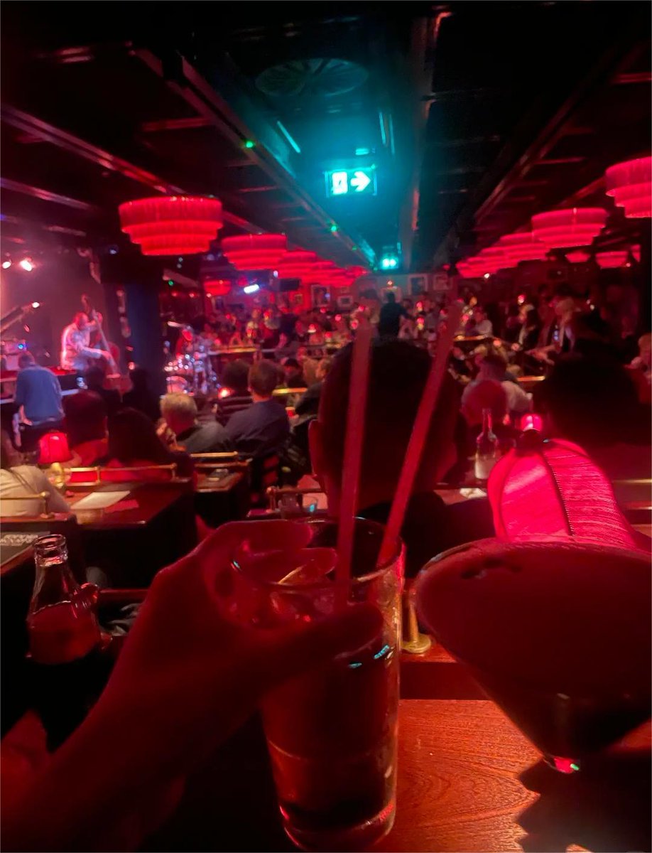 KimberlyHu50723's tweet image. Every jazz performance feels like a deep interpretation of life. Let’s relax and embrace new opportunities in this ocean of music and drinks. #NightReflections #InvestInLife
