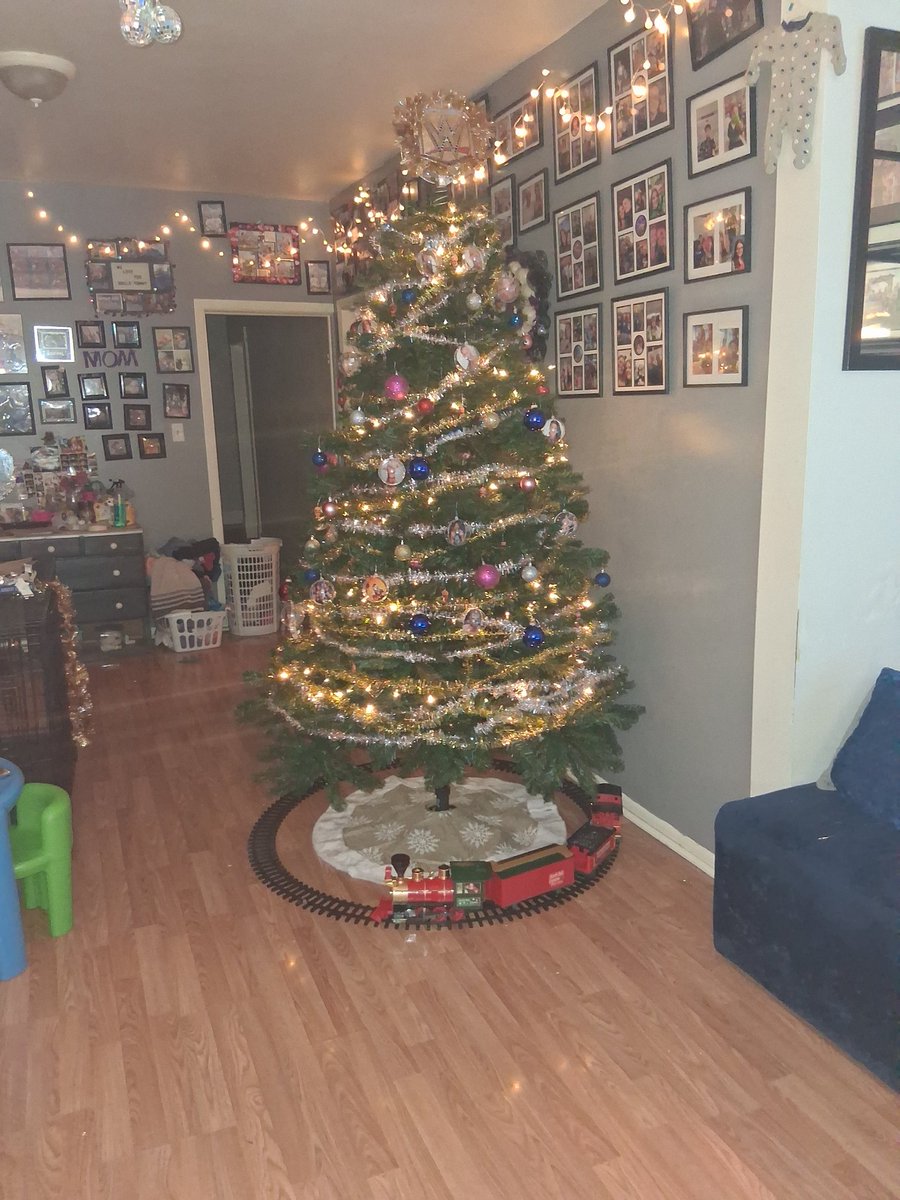 JMis85's tweet image. Merry Christmas #ShowSVPTheTree