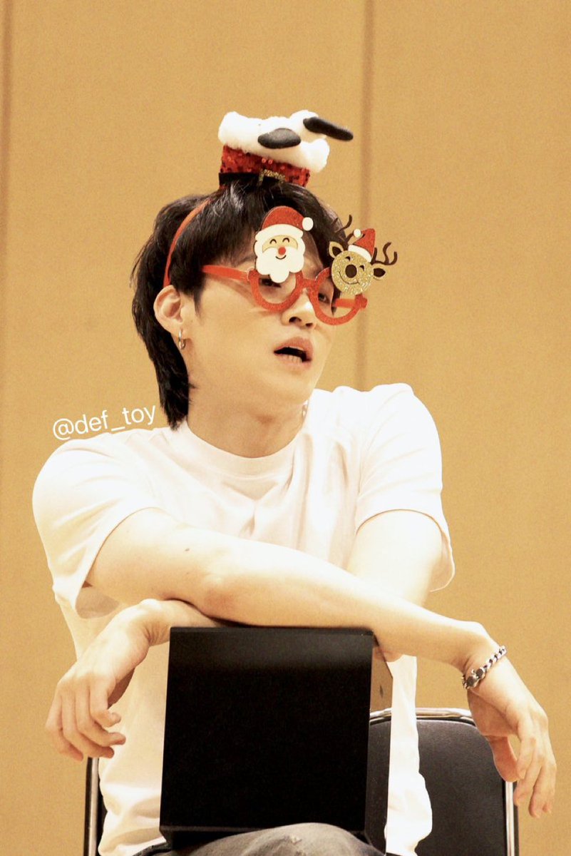 Merry Christmas to this dork <a href="/jaybnow_hr/">JAY B</a> 🩵