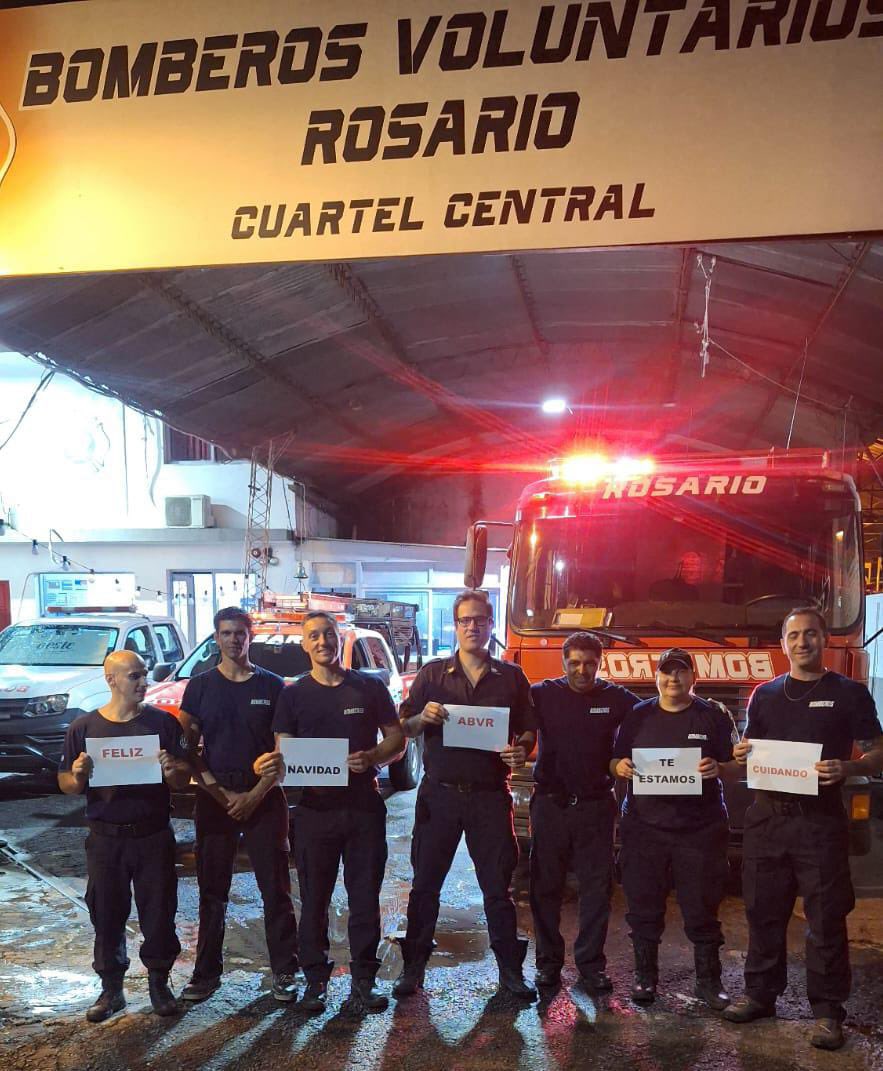 #Ahora se encuentra cumpliendo Guardia Activa la 3ra Compañía de Bomberos Voluntarios de Rosario y ellos te desean una Feliz Navidad.

Somos los Bomberos de la Ciudad Autónoma de Rosario

#TeEstamosCuidando
#BomberosRosario
#NosNecesitamos

<a href="/emergenciasAR/">red de emergencias</a> <a href="/leodelga2/">Alberto Leonardo Delgado</a>