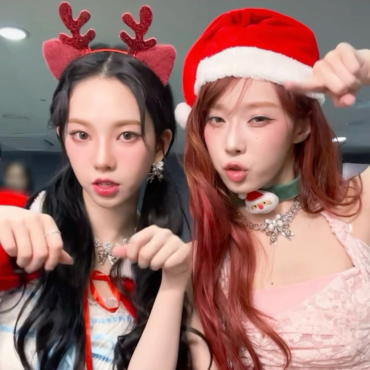 MOON__ch19's tweet photo. 올해 너와 함께 하는 크리스마스🖤🎄

@jyu_jyuj80026 https://t.co/2G97KpsI95