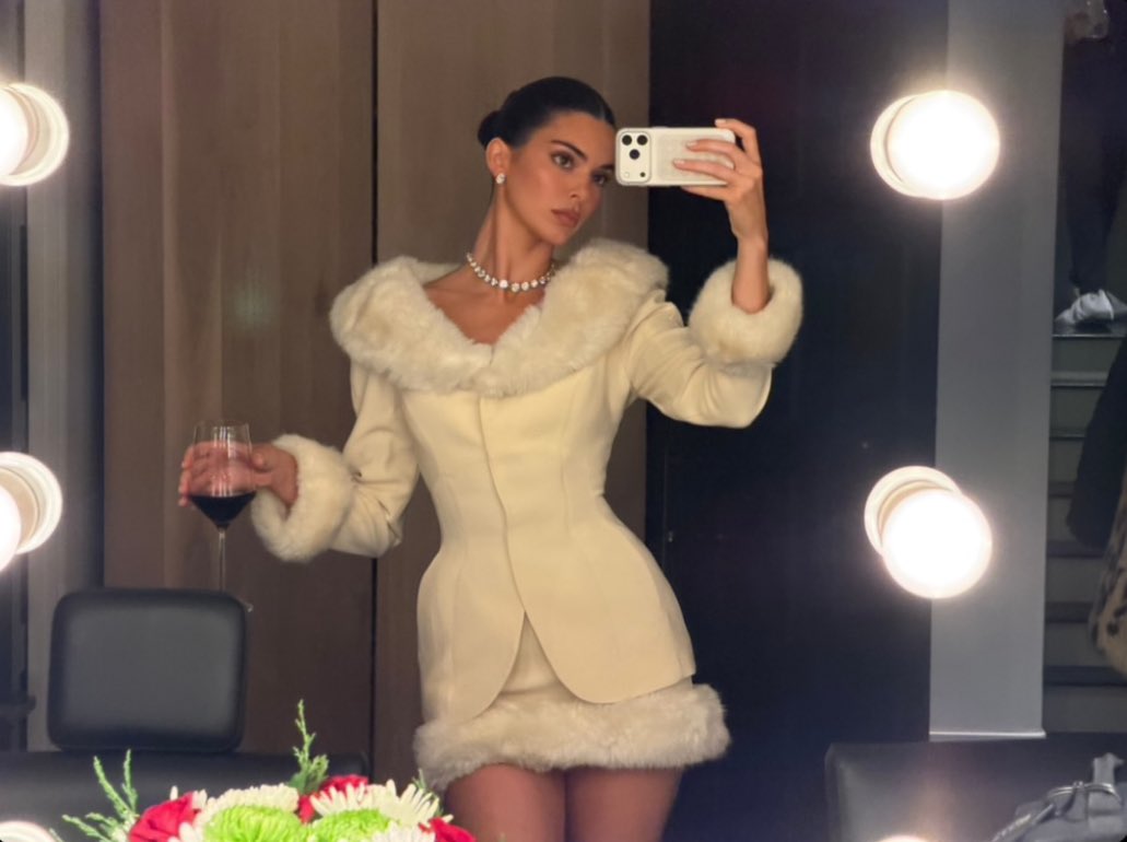 archivekend's tweet image. kendall jenner wearing vintage mugler for christmas eve