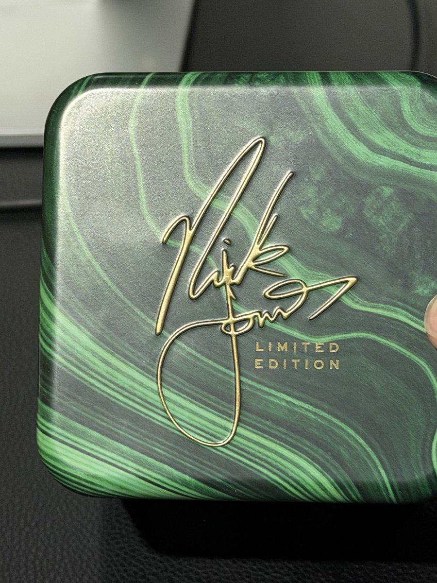 Great Christmas present 🔥🔥

<a href="/Fossil/">Fossil</a>  collab with <a href="/nickjonas/">Nick Jonas</a>  🥳