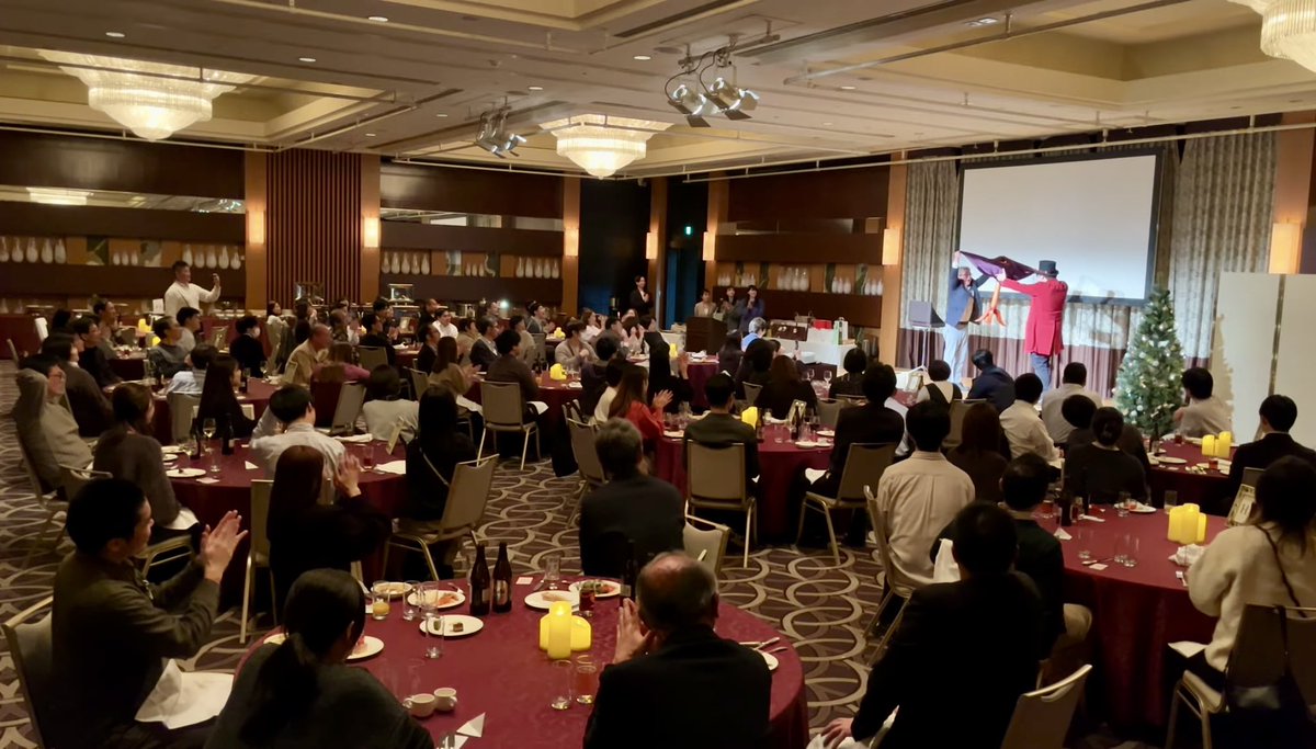 ヒルトン東京お台場にて開催された株式会社 日立ハイテクサポート様のXmas Partyでのお仕事でした。

ステージマジックショーは
拍手と歓声の連続👏✨
皆様ノリノリで会場は大盛り上がり！

これからも「ワクワク」と「希望」を
全力でお届けしていきます！

#マジだい