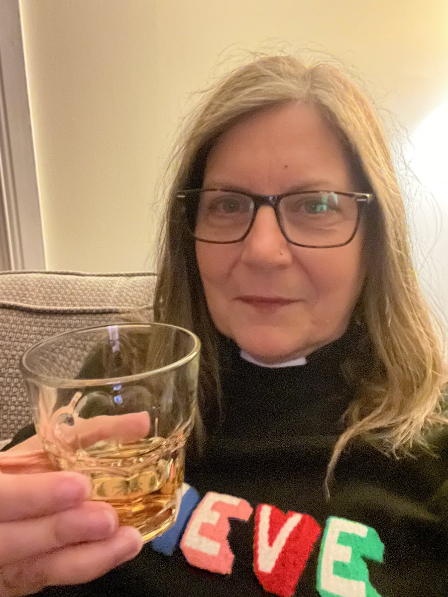 BooBusStop's tweet photo. Raising a glass and wishing everyone a joyous Christmas from the Falkland Islands 

#clergymaltclub #joytotheworld #love #hope #peace #falklandislands https://t.co/OdfE8xBAGL