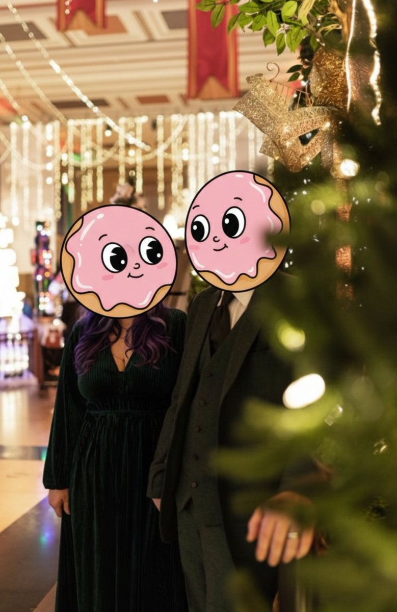 The Donut family wishes you all a very Merry Christmas!
