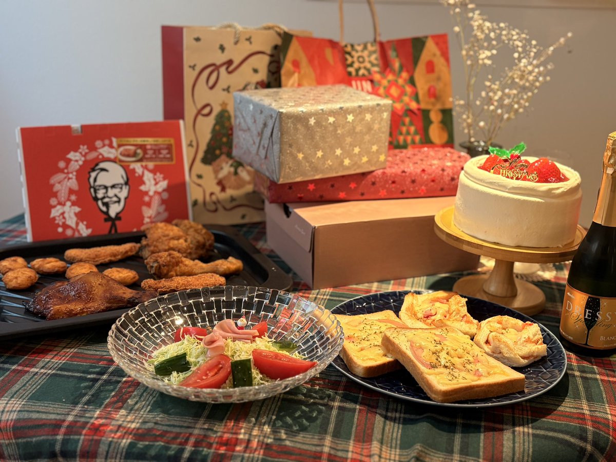 exilias's tweet photo. 🎄 https://t.co/x0ThZ59R7U