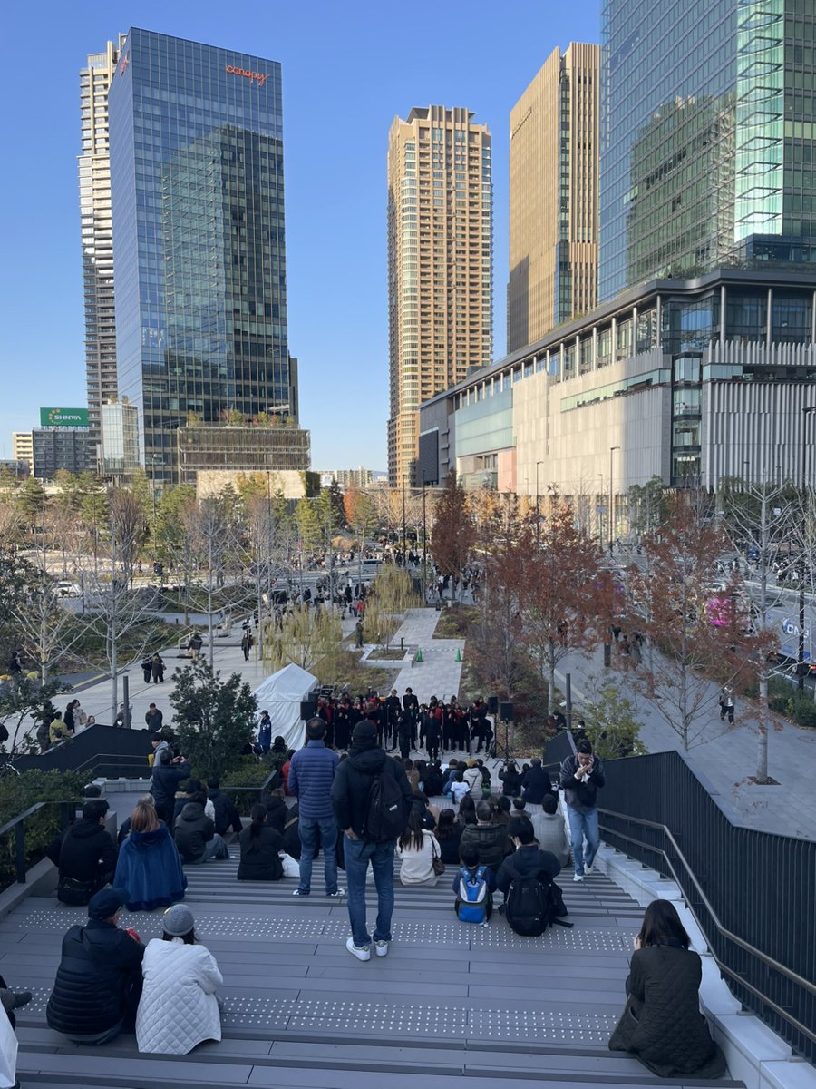 umeda_connect's tweet photo. HEART FES 2025 大阪ステーションシティ会場レポート②  12月13日・14日 の2日間
📍うめきたグリーンプレイス  
📷JR大阪駅5F「時空の広場」 の2会場で
イベントを実施✨
エキウエコンサート、ウメキタコンサートで音楽を 
お楽しみいただきました！
#梅田ミーツハート #UMH2025  @OSC2022OFFICIAL https://t.co/IRWEVU1ogX