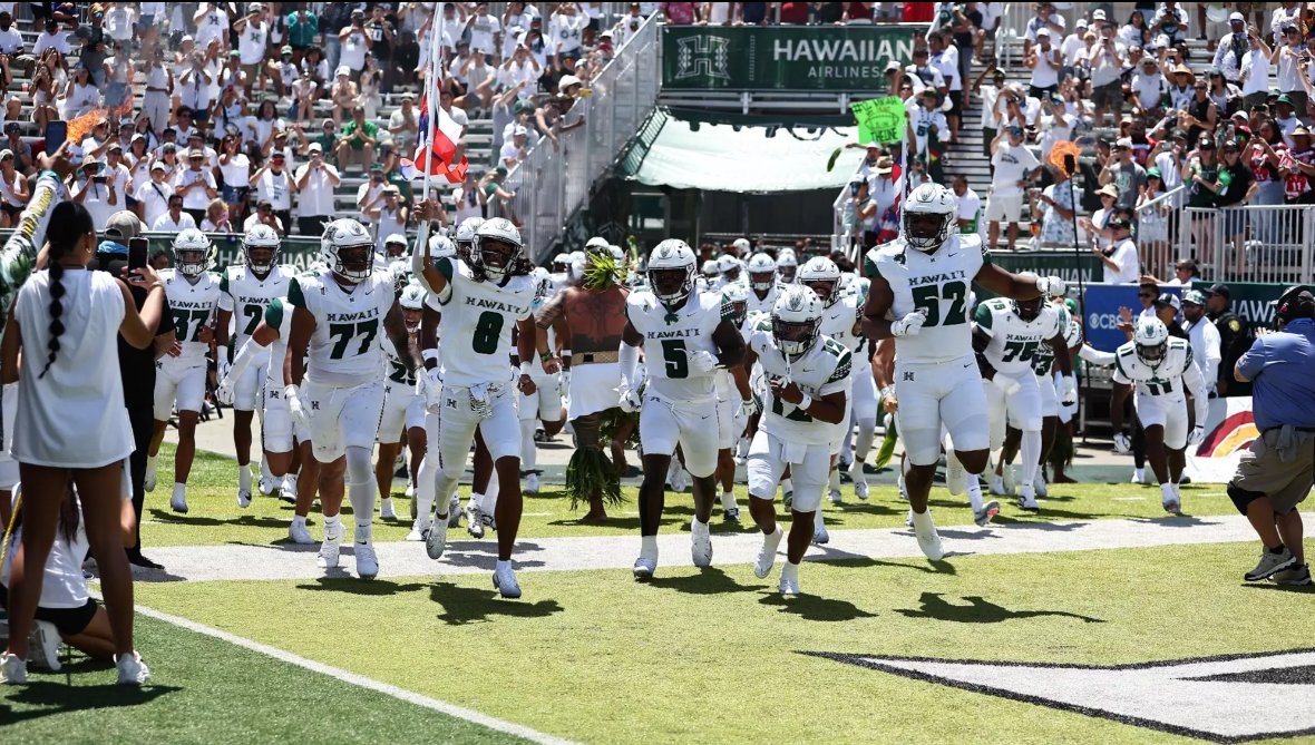 RedmondHel36373's tweet photo. Coach Chang’s Warriors Shine! Historic Season Ends in Christmas Eve Bowl . More >> https://t.co/tOh7GeyaLu

#GoBows #TimmyChang #RainbowWarriors #HawaiiFootball #HawaiiBowl https://t.co/K5C2lzj9ZW