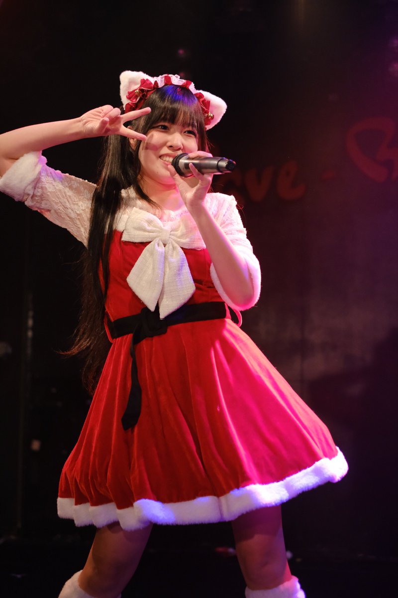 darwin4081x's tweet photo. 【Weekday Xmas Party!!】
もちろん、カッコ良かったり、カワイイ姿でライブしてましたので🥰
🎅イブも絃羽さん見れて幸せでした🫶
🍑岡山から来た甲斐は余裕であった👍
#CAVEBE #紬麦絃羽 #いと推しい #いとはグミ https://t.co/P4BZTU7oEH