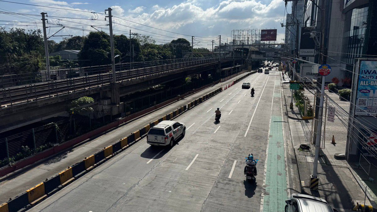 NET25TV's tweet image. MALUWAG SA EDSA!

TINGNAN: Sitwasyon sa EDSA ngayong Huwebes, Disyembre 25, bandang 10 a.m.

Halos walang sasakyan sa lansangan ngayong umaga kumpara sa mga karaniwang mga araw na halos walang galawan ang traffic. | via Earlo Bringas
#NET25NewsAndInformation #trafficupdate #EDSA