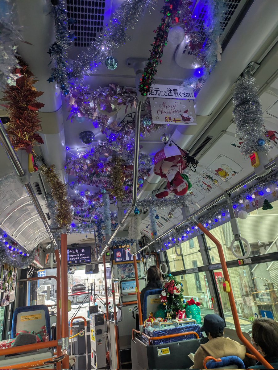 DnvJn1's tweet photo. クリスマス装飾した横浜市バス https://t.co/aQOOn7NzZm