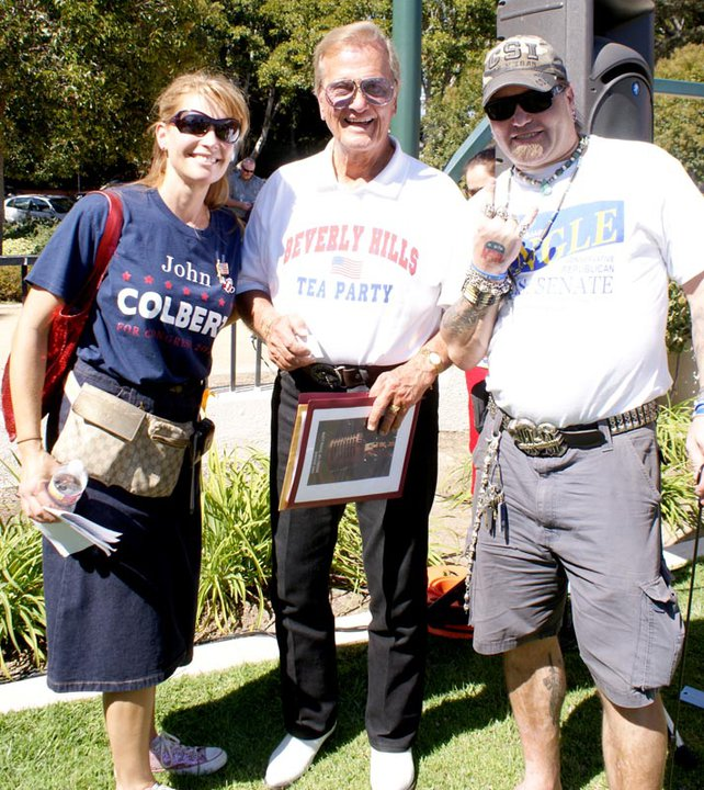 SnakeMannn's tweet image. Hi @thedebralea just watched you on Gutfeld!  Here's a photo of myself with my friend Pat Boone at the 2010 Beverly Hills Tea Party event. Also a pic of Victoria Jackson AlfonZo Rachel and Andrew Brietbart with myself, the SnakeMannn! I was good friends with Andrew. As you can…