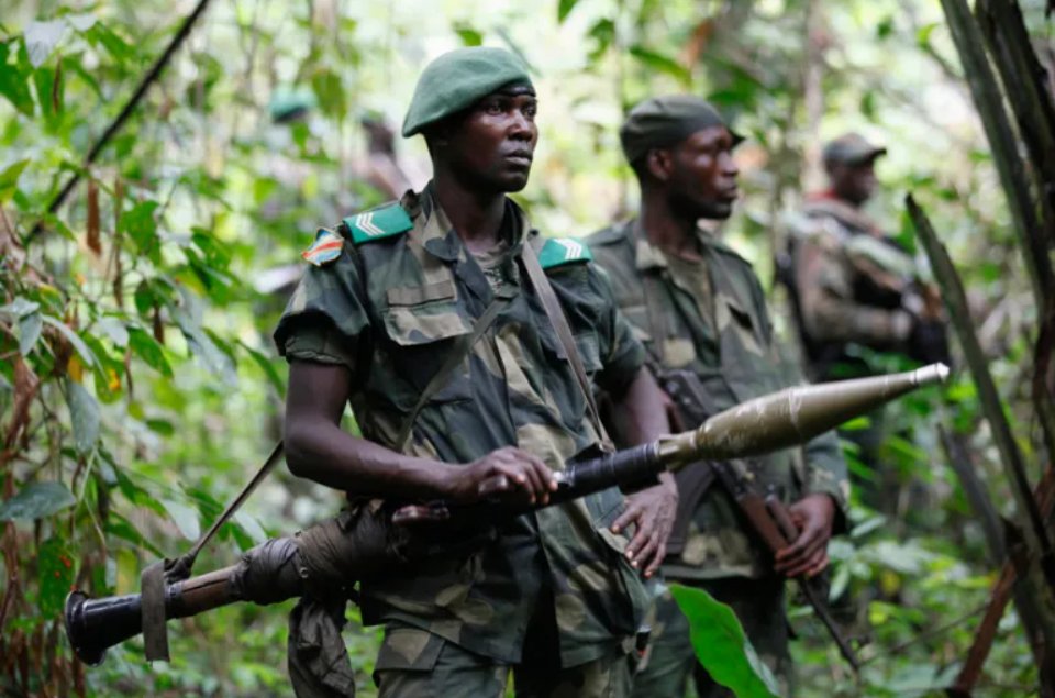 Defence_Max's tweet photo. Heavy Clashes were reported near #Uvira in the Democratic Republic of Congo between the M23 group and Pro-Government militia, days after M23 vowed to withdraw from the city.

The Rwanda-backed #M23🇷🇼militia had seized the city near the border with Burundi earlier this month. https://t.co/zs9Wgs9TnX