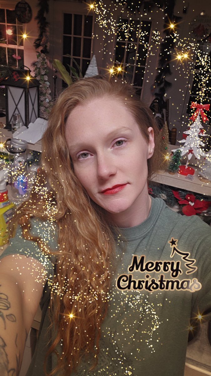 GingerJST93's tweet photo. Happy Holidays everyone!!!! https://t.co/4Af9SGK7XW