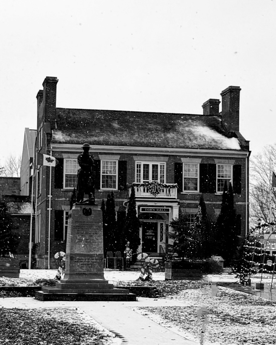 🌨️🏛️ #snowday #smalltown #winetescene #townhall