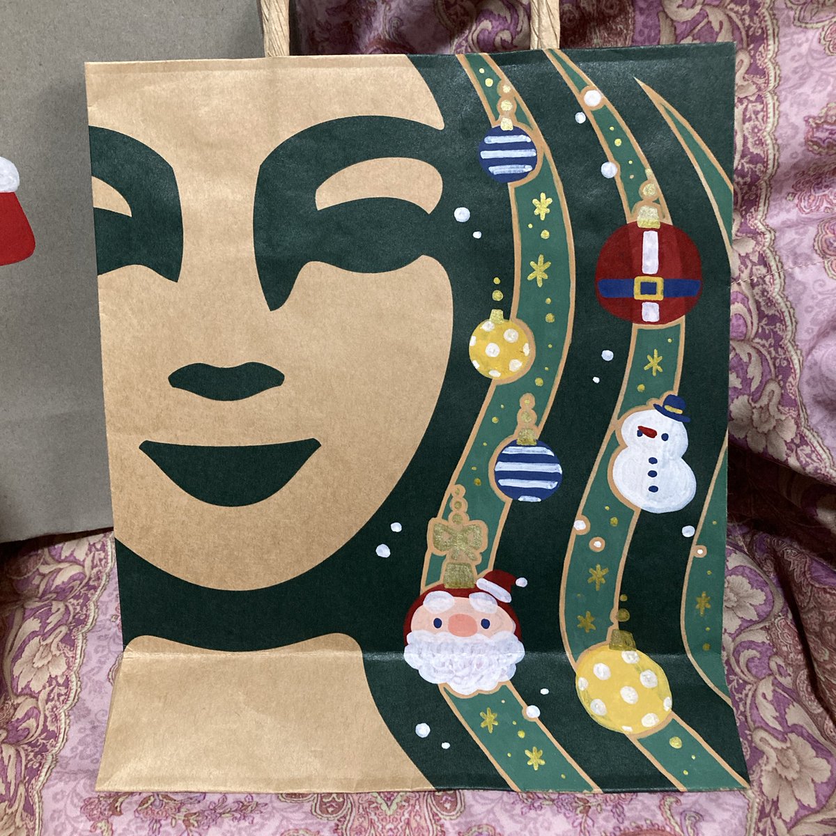 358mtb's tweet image. クリスマスプレゼントを入れる紙袋達にラッピングをした後 お絵かきしましたᝰ✍🏻
いい感じ♪