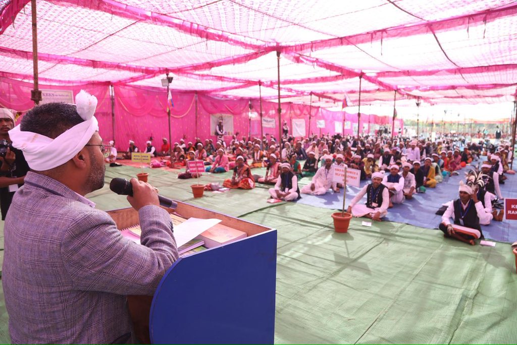 राष्ट्रीय पेसा दिवस पर ग्राम कहाड़गोंदी में आयोजित प्रशिक्षण शिविर में सहभागिता। पेसा अधिनियम के माध्यम से जल-जंगल-जमीन संरक्षण, आदिवासी संस्कृति के संवर्धन और ग्राम स्वशासन को सशक्त बनाने की दिशा में महत्वपूर्ण पहल।
