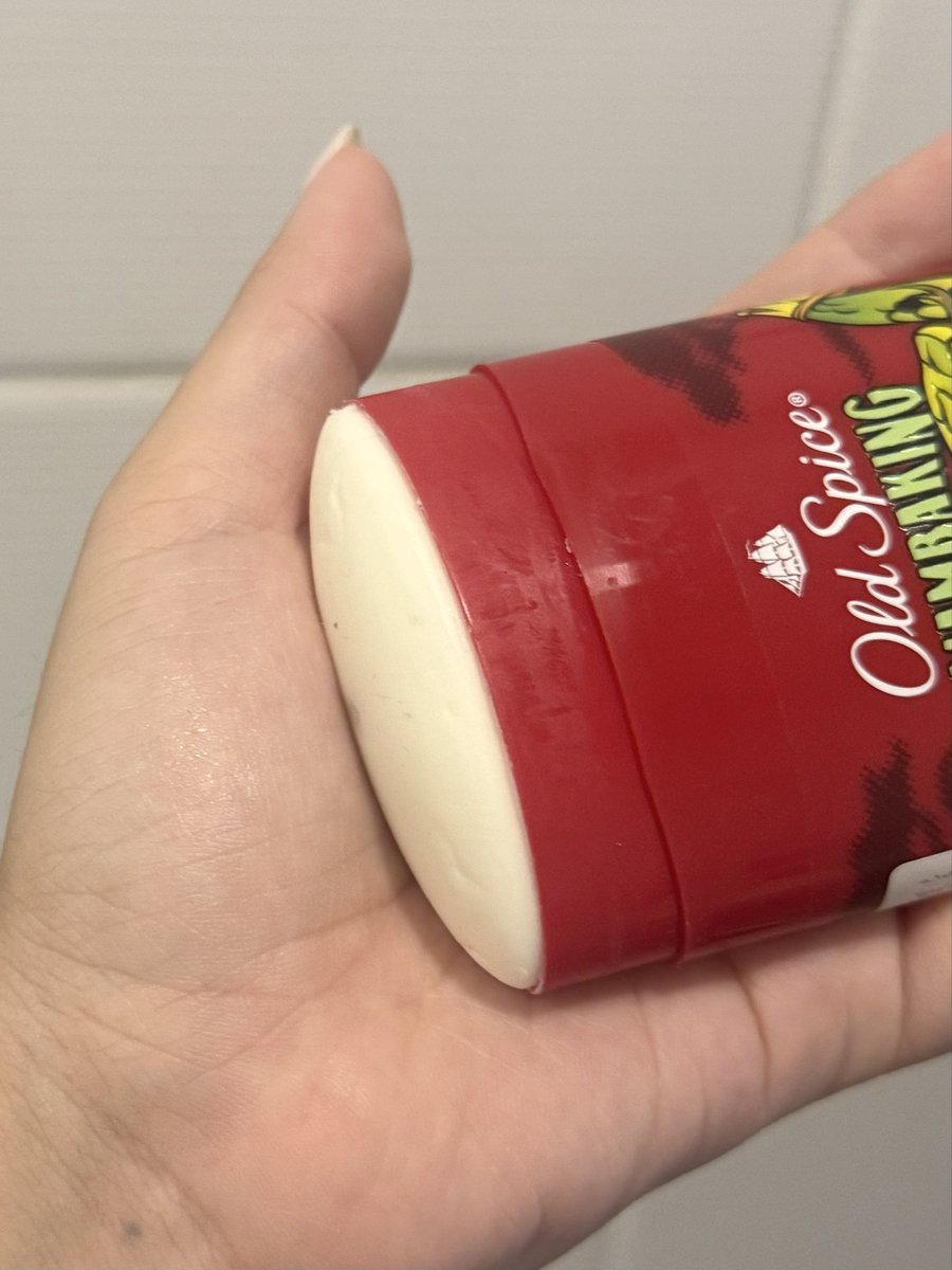 เราเป็นคนเหงื่อเยอะ เวลาไปออกกำลังกายกังวลจะมีกลิ่นตัวรบกวนคนข้างๆ ㅠㅠ โดนป้ายยา old Spice เอาอยู่ทั้งเรื่องเหงื่อ กลิ่น เป็นตัวจบของโรลออนเลย เขามีหลายกลิ่นให้เลือกเราลองอันนี้ Mambaking กลิ่นจะละมุนๆสดชื่น ไปออกกำลังกายกลับมายังรอดอยู่ หอมเช้ายันเย็น ไม่เหนียวจักแร้เลย