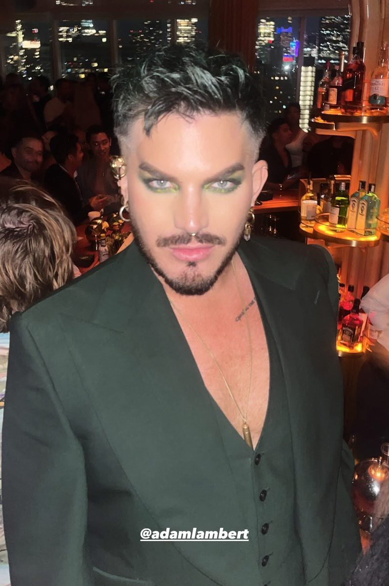 ChristineMConl9's tweet photo. I just got home a little bit late as I was out at a close friends house for Christmas Eve dinner. Wishing all of you Glamberts a wonderful Merry Christmas 🎄🎁🧑‍🎄☃️🎅❤️and a good night https://t.co/248H3n43sR