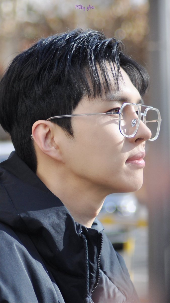 MilkyGlow0406's tweet photo. 251221 킹키부츠 서울 출근길 

재환이 옆모습에 미춰버려...🥰

#킹키부츠 #이재환 #KEN #샤롯데시어터 https://t.co/RN2Gbkh72k