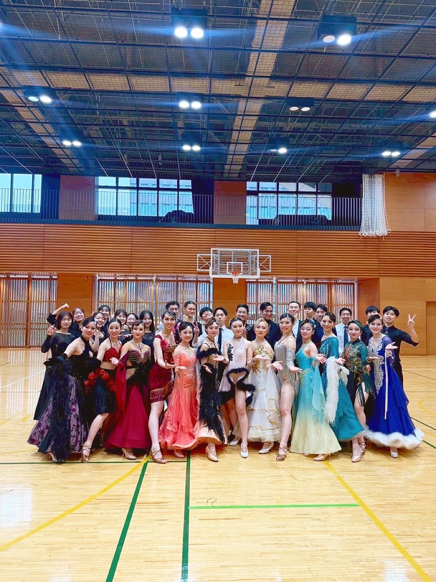 昨日はドレス発表会が開催されました！🎄
1年生は好きな先輩✨️と好きな種目💃で好きな衣装👗💞を着て踊ることができ、本当に幸せな時間を楽しみました😭🙌

こちらが年内最後の投稿となります。
今年もたくさんの応援ありがとうございました🙇🏻‍♀️来年もより良い踊りを目指して精進します‼️
