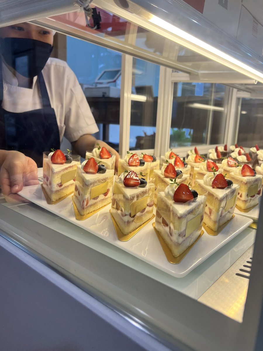 codii_bkk's tweet photo. 🎅メリークリスマス🎅
本日ホールケーキ、カットケーキ店頭販売分ございます。

📍Executive Mansion ซอย พร้อมมิตร Khlong Tan Nuea, Watthana, Bangkok 10110 https://t.co/DuPziaAoyx

🕙10am-6pm https://t.co/Q0ERA7aulV
