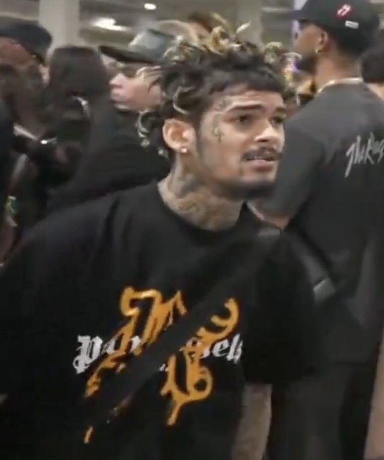 Kick_Champ's tweet image. The stalker Clavicular ran over is unresponsive on the scene 😳