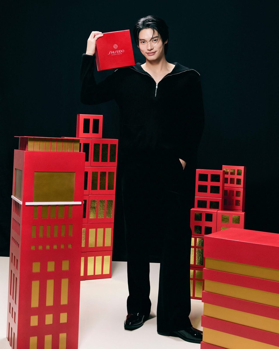 WinmetawinO's tweet image. Merry Christmas! 🎄
ขอให้เทศกาลนี้เต็มไปด้วยความสุขและความทรงจำที่งดงาม

ร่วมฉลองคริสต์มาสไปกับ วิน เมธวินและให้ของขวัญจาก SHISEIDO เป็นสื่อกลางแห่งความสุข ความพิเศษ และคำอวยพรถึงคนที่คุณรัก

ค้นพบช่วงเวลาที่เต็มไปด้วยชีวิตชีวาและเกินจินตนาการ
GINZA WONDER รอคุณอยู่

FB Shiseido…