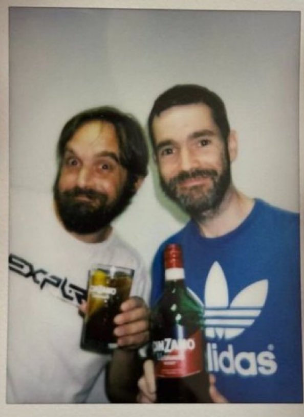 Los tíos ya se van entonando 🤣🤣🤣 que personajes estos lpm!!! Muy agradecido de poder compartir estos momentos con ellos
