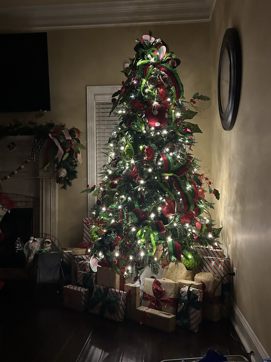 canidmt's tweet photo. @notthefakeSVP Christmas with young kids is the best. https://t.co/dhrVtKOiW2