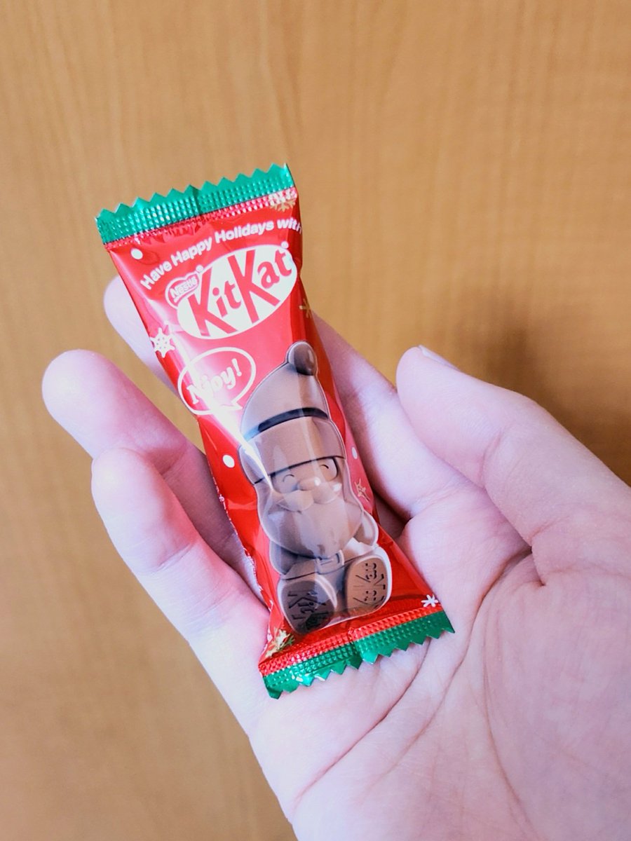 Mei__Bloom's tweet photo. 🎄Merry Christmas🎄

ちっちゃいサンタさんを捕まえました❗
来年のクリスマスはもっと音楽に溢れた一年にしたいな✨
皆さま素敵な一日を！🎁

#クリスマス2025 
#メリークリスマス #キットカット 
#ホリデイサンタ https://t.co/klzAhZZ0it