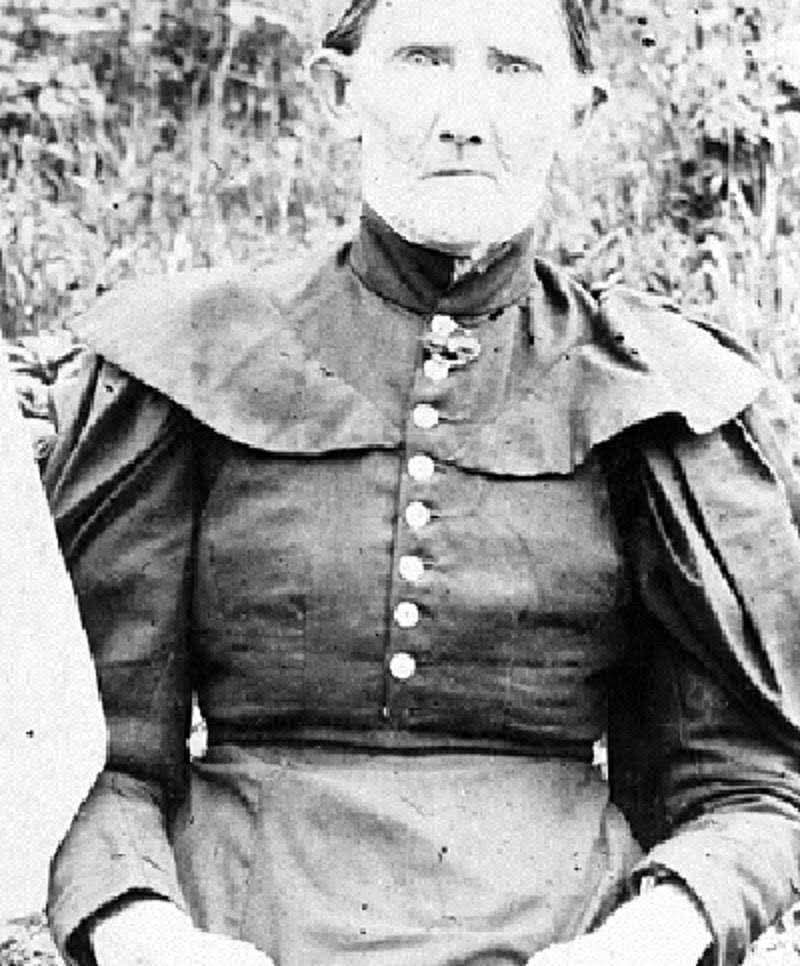 archeohistories's tweet image. Orleana Hawks Puckett (1844-1939), a legendary midwife in the Appalachian Mountains of southern Virginia, delivering over 1,000 babies in the region...

She buried twenty-four babies of her own, one small grave at a time, in the rocky soil of the Blue Ridge Mountains. Born around…