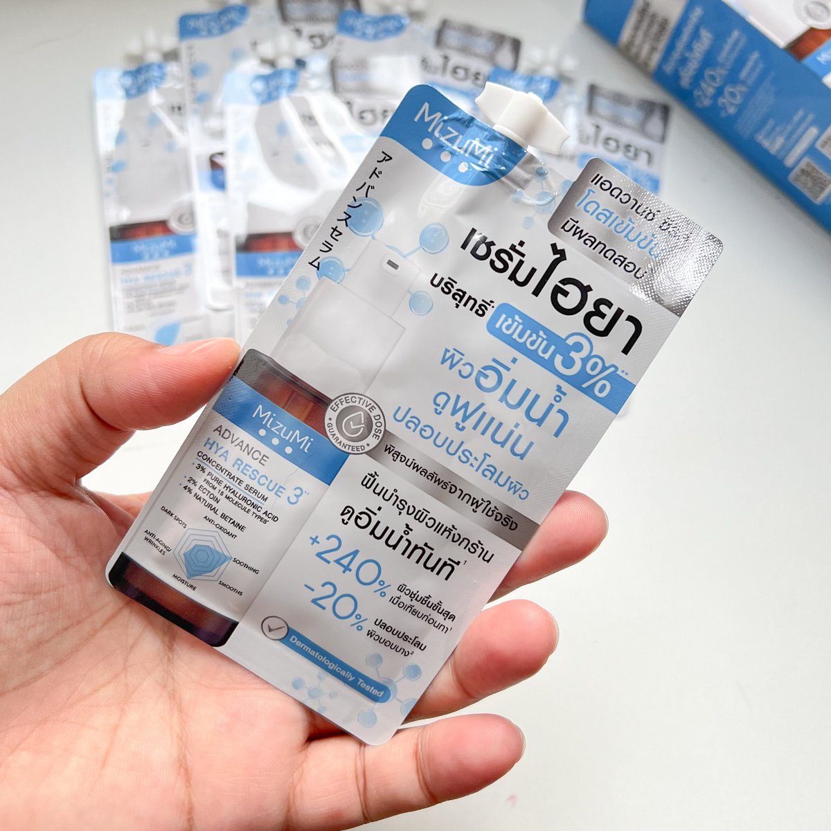 callmejingz's tweet image. กลับมาตุนต่อกับ MizuMi เซรั่มไฮยา สูตรสีฟ้า มีไฮยาบริสุทธิ์เข้มข้น 3% ทั้งล็อคและเติมความชุ่มชื้นให้ผิวนาน คือชอบจริง เนื้อเซรั่มชีไม่เหนียวเลย ซึมไวมากก แถมปลอบประโลมผิวดี ใช้แล้วผิวดูอิ่ม ฉ่ำน้ำ อ่อนโยนต่อผิวแพ้ง่ายด้วยนะ ผิวแข็งแรงขึ้นเลยย

 #ใช้จริงรีวิวจริง #MizuMi…