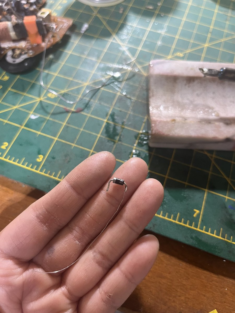 我练出来了
焊点既不聚成锡球，又不成股流下