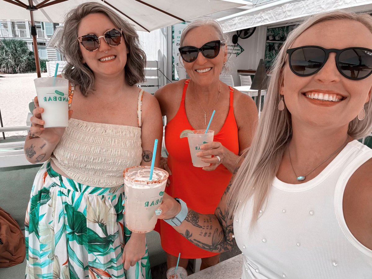 Essa_Dee's tweet image. 