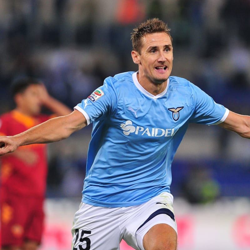 Ne13sl's tweet image. المهاجم الالماني ميروسلاف كلوزه من أفضل المهاجمين المتميزين في الكرات الرأسية ، من دواعي سروري انه مثل لاتسيو بآخر مسيرته