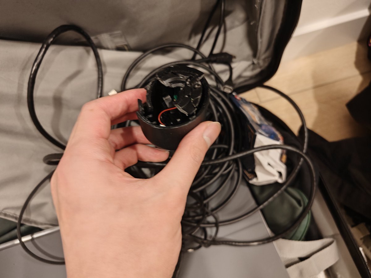 BoxBox's tweet image. Was on my way home from Paris on @airfrance and they said my luggage was temporarily delayed. I waited 3 days to get and I noticed there's something different about it.

Asked around and found out it fell out of the transport vehicle and was run over by a truck.