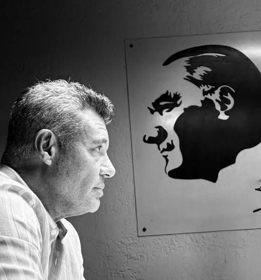 M.Kamalin Askeriyiz Diyen 
Benim Tabloma Gerek Yok M. Kamali Her Yere Koyun Diyen Kemalist Uyuşturucu Baronu Olmakla Suçlanan Sapık Saadettin Saran Tutuklandı. 
#Atatürkçü #Atatürk #Chp #Sol #Solcu #Sapık #Uyuşturucu #Fb #Fenerbahçe #SaadettinSaran